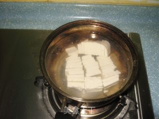 菠菜豆腐汤的做法步骤：2