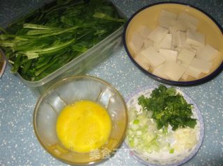 菠菜豆腐汤的做法步骤：2