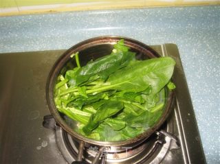 菠菜豆腐汤的做法步骤：2