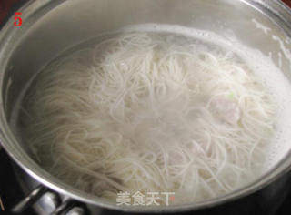 瘦肉鸡蛋线面的做法步骤：4