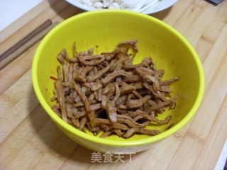 三丝杏鲍菇的做法步骤：2