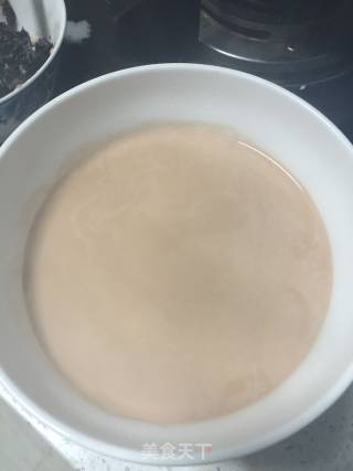香喷喷的自制奶茶的做法