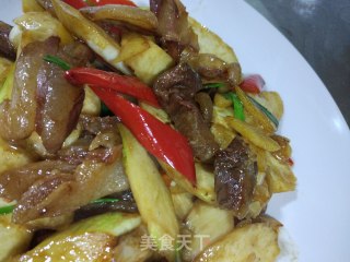 广东，腊肉炒茭白的做法