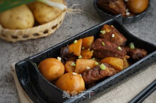 土豆排骨卤蛋的做法