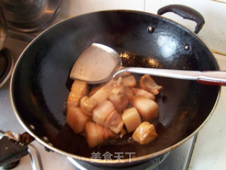 板栗红烧肉（电饭锅版）的做法步骤：2