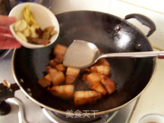 板栗红烧肉（电饭锅版）的做法步骤：2