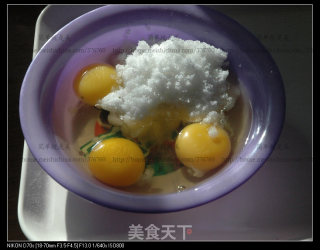 过年小吃---炸翻花(排叉） 甜味和芝麻咸味的做法步骤：2