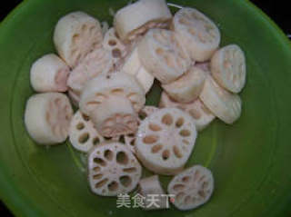 排骨藕汤的做法步骤：2