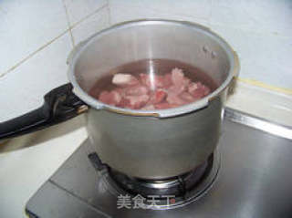 排骨藕汤的做法步骤：2