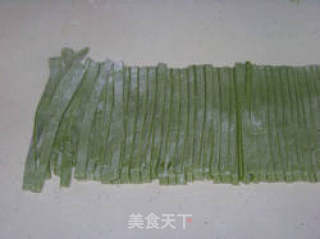 水清清碧波荡漾の菠菜面条的做法步骤：2