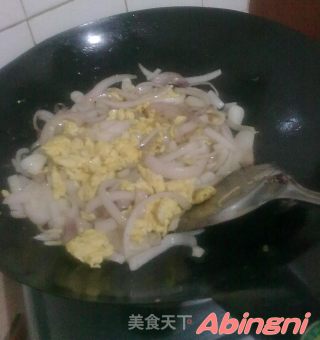 洋葱炒蛋的做法步骤：2