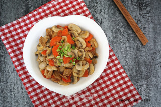 【口蘑胡萝卜炒肉】的做法