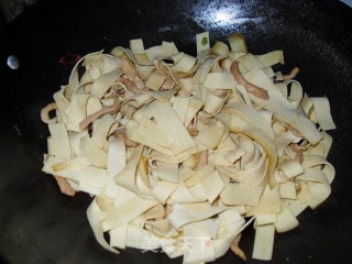 尖椒炒干豆腐的做法步骤：3