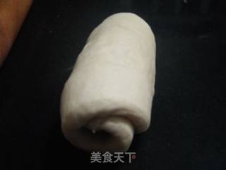 像花儿一样的双色香肠卷的做法步骤：5