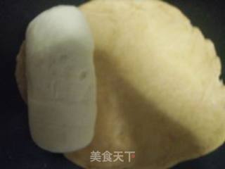 像花儿一样的双色香肠卷的做法步骤：5