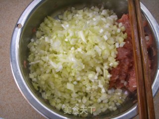 三鲜水饺和饺子包法图解的做法步骤：3