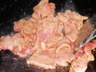香嫩的------耗油牛肉的做法步骤：3
