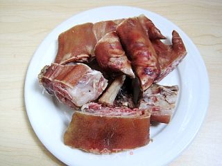 招财进宝----汤煲：腊猪手煲萝卜(加料版)的做法步骤：6