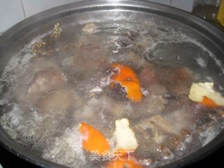 招财进宝----汤煲：腊猪手煲萝卜(加料版)的做法步骤：6