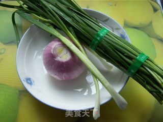 要想多吃菜——大家包饺子的做法步骤：2