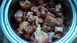 新鲜冬菇焖排骨的做法步骤：2