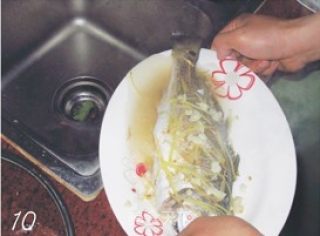 年年有余——清蒸红鮕鱼的做法步骤：4
