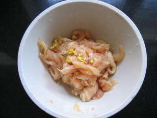 鸡肉炒粉的做法步骤：2