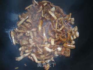 青椒香干炒肉的做法步骤：2