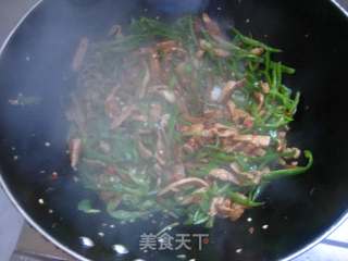 青椒香干炒肉的做法步骤：2