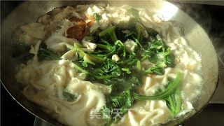 菠菜鸡蛋蝴蝶面的做法步骤：2