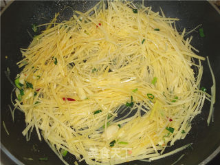 酸辣土豆丝的做法步骤：2