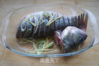 年年有余——孔雀开屏鲈鱼的做法步骤：2