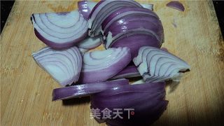 洋葱炒猪心的做法步骤：2