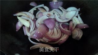 洋葱炒猪心的做法步骤：2