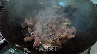 洋葱炒猪心的做法步骤：2