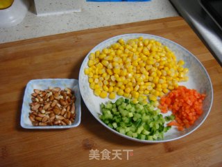 松仁玉米的做法步骤：2