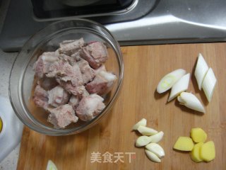 红烧排骨的做法步骤：2