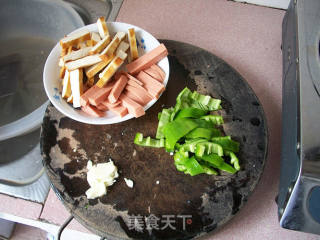 辣椒炒豆干的做法步骤：2
