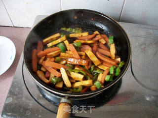 辣椒炒豆干的做法步骤：2
