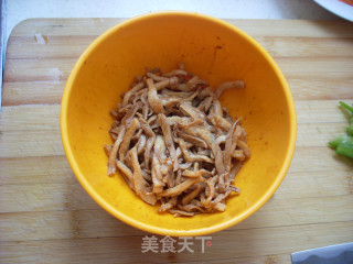 家常肉丝炒饼的做法步骤：4