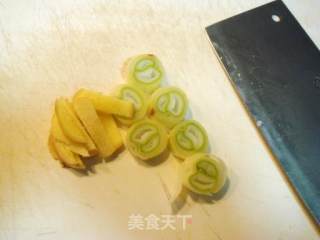 私家菜“避风塘炒鸡翅”的做法步骤：4