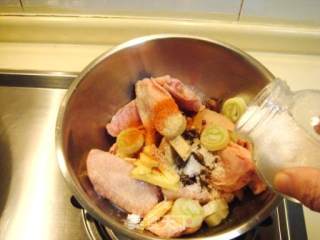 私家菜“避风塘炒鸡翅”的做法步骤：4