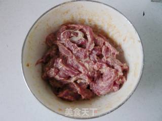 怎么吃都不腻的家常菜——糖醋里脊的做法步骤：2