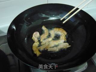 怎么吃都不腻的家常菜——糖醋里脊的做法步骤：2