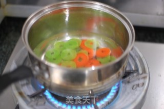 金玉满堂--金沙玉米鸡粒的做法步骤：4