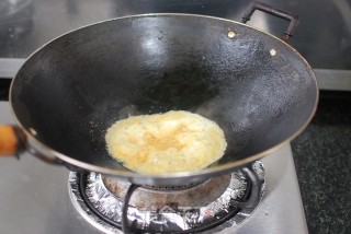 金玉满堂--金沙玉米鸡粒的做法步骤：4