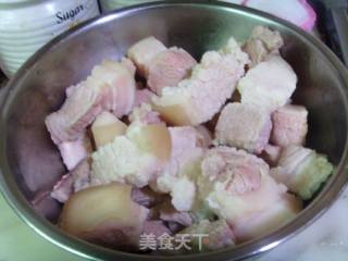 辣味红烧肉的做法步骤：2