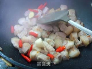 辣味红烧肉的做法步骤：2
