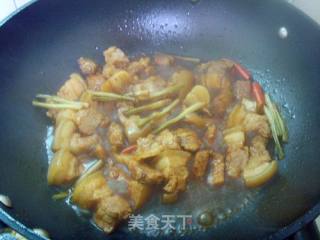 辣味红烧肉的做法步骤：2