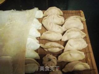 煮饺子不破皮的窍门--芹菜香干猪肉饺的做法步骤：5